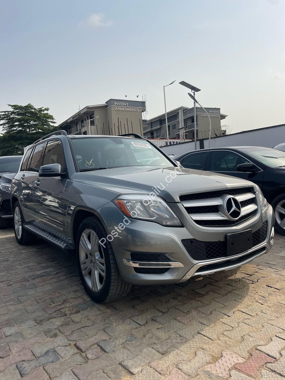 Luxury GLK350: Panoramic Roof & Full Tech