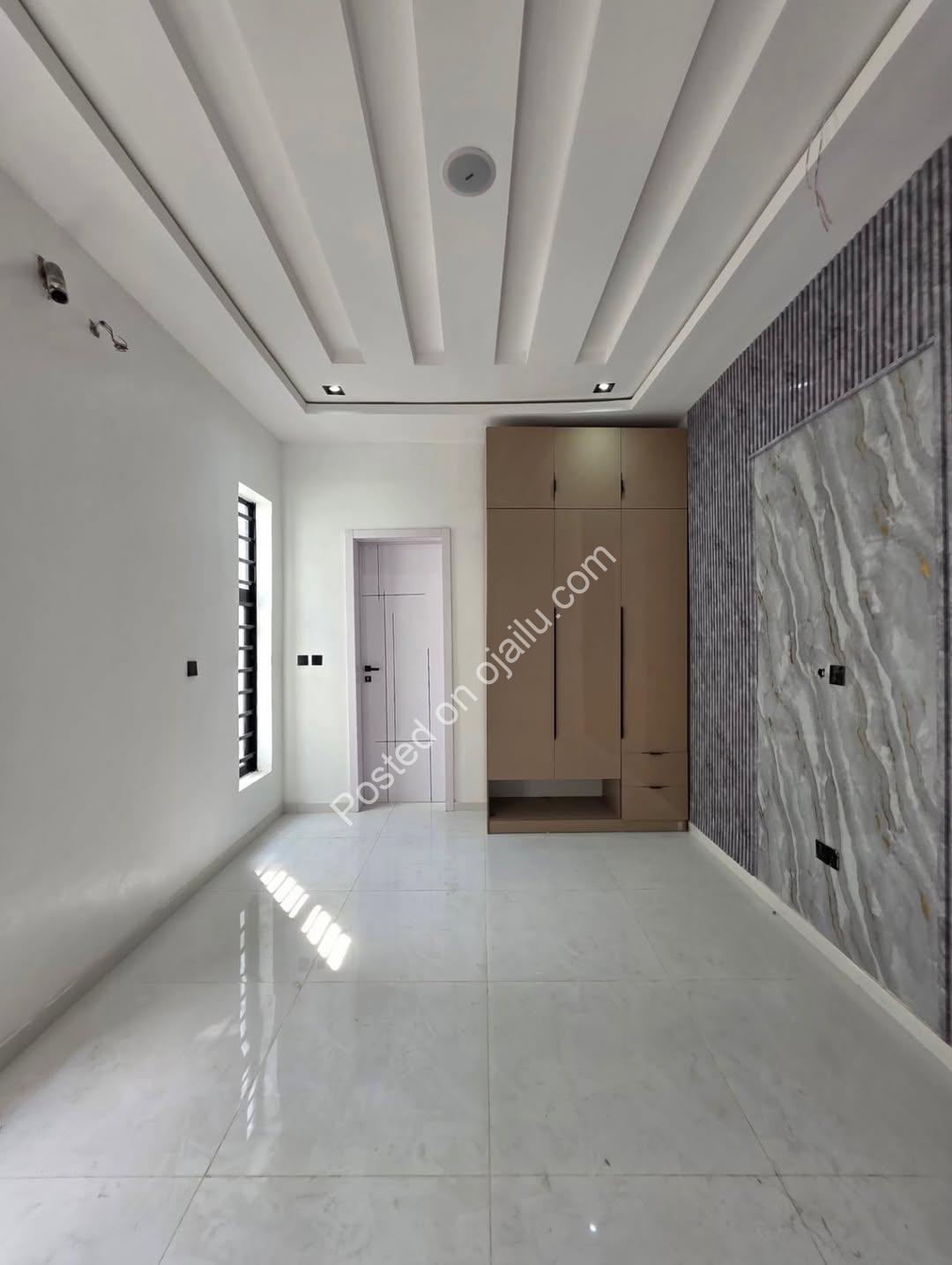 Stunning 5-Bedroom Smart Home in Prime Chevron Estate