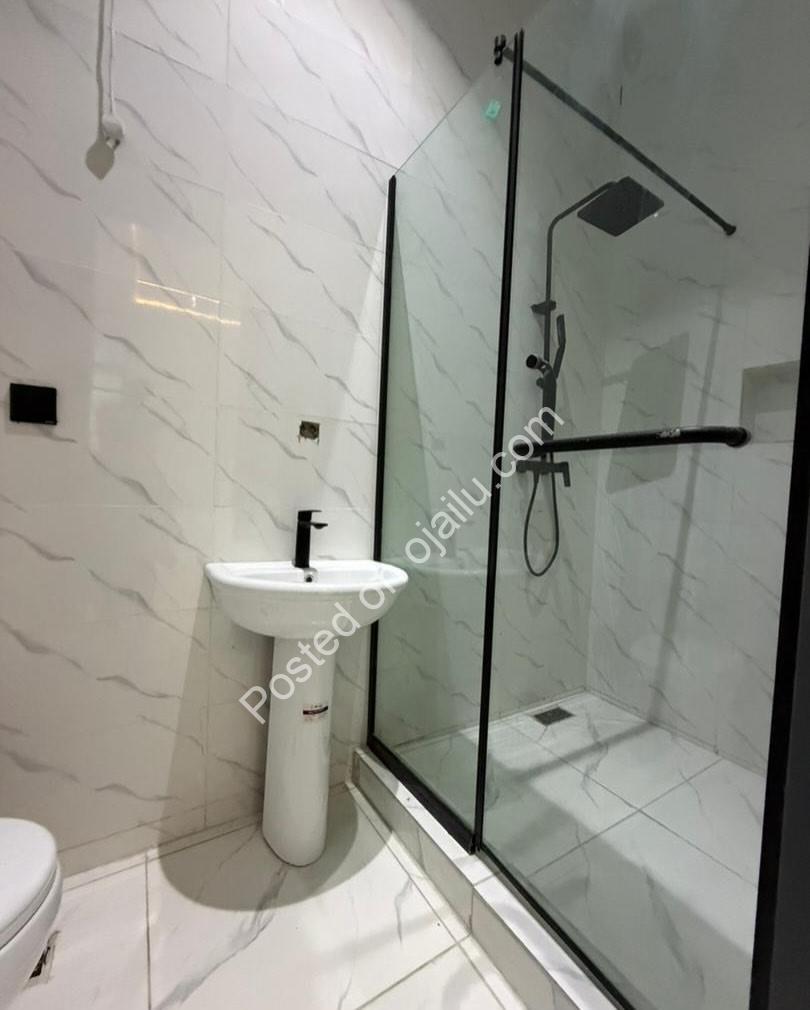 Exquisite 5-Bed VGC Haven with Pool & Luxury Finishes