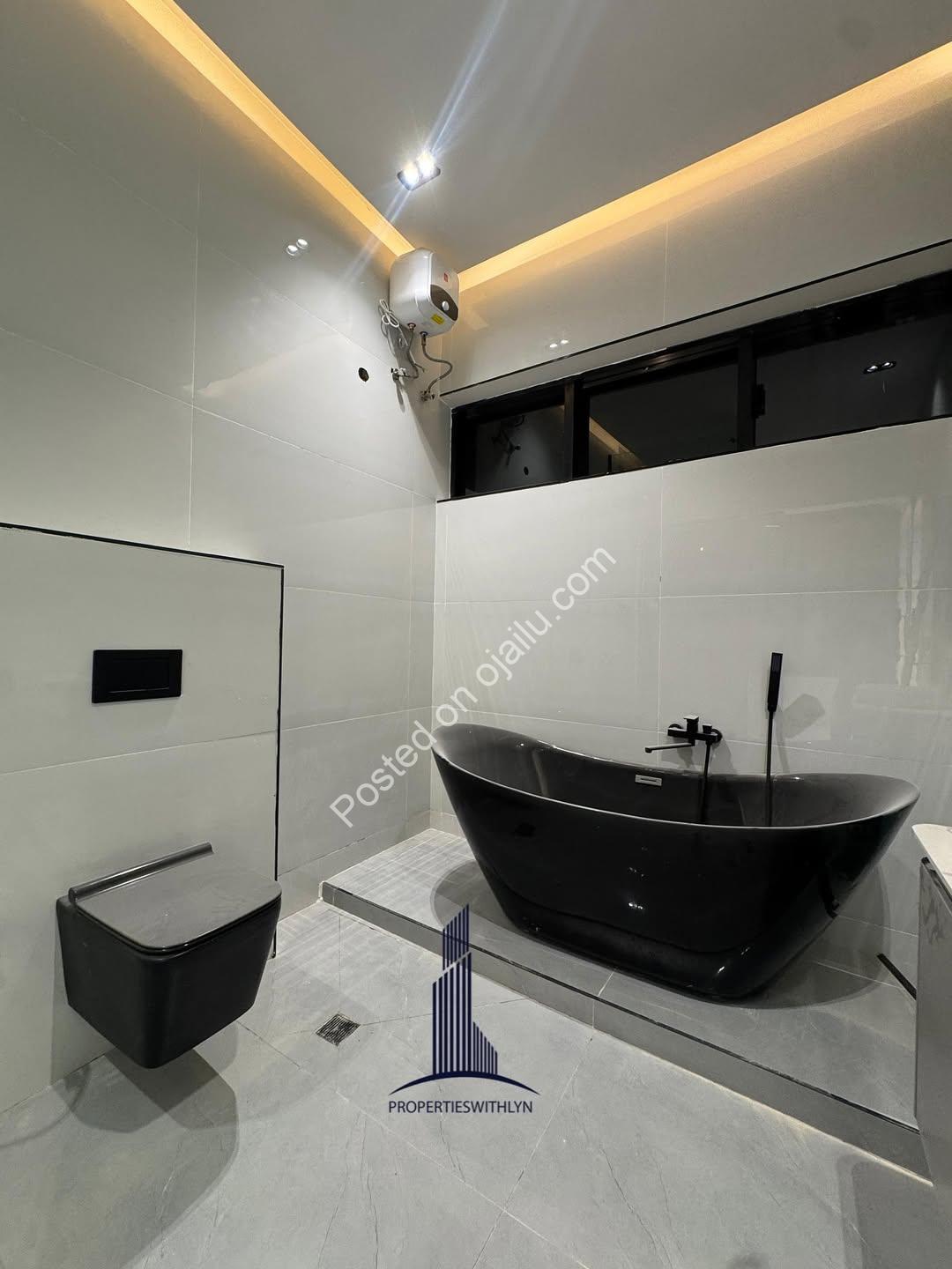 Ultimate 5-Bed Estate: Pool, Gym & Cinema in Lekki