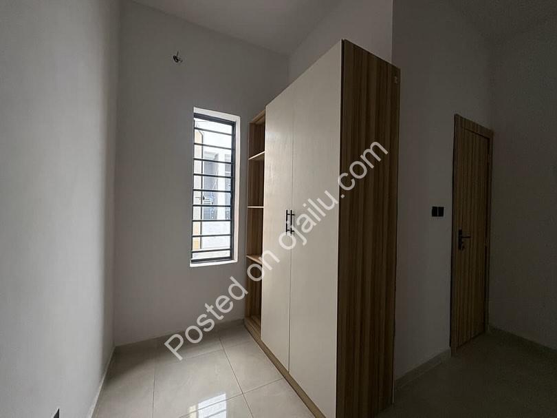Modern 2-Bed Terrace: En-Suite Bliss in Ogombo