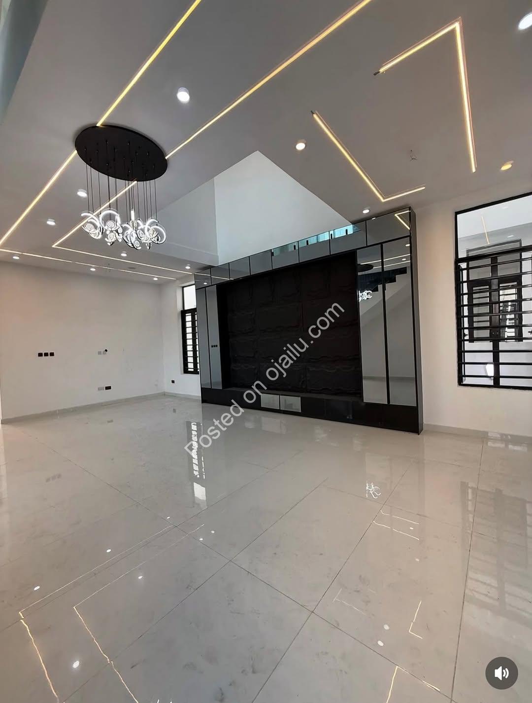 Stunning 5BR Duplex in Chevron’s Secure Estate