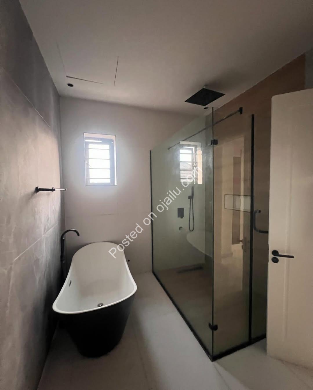 Chevron’s Finest: 5-Bed Poolside Estate Masterpiece