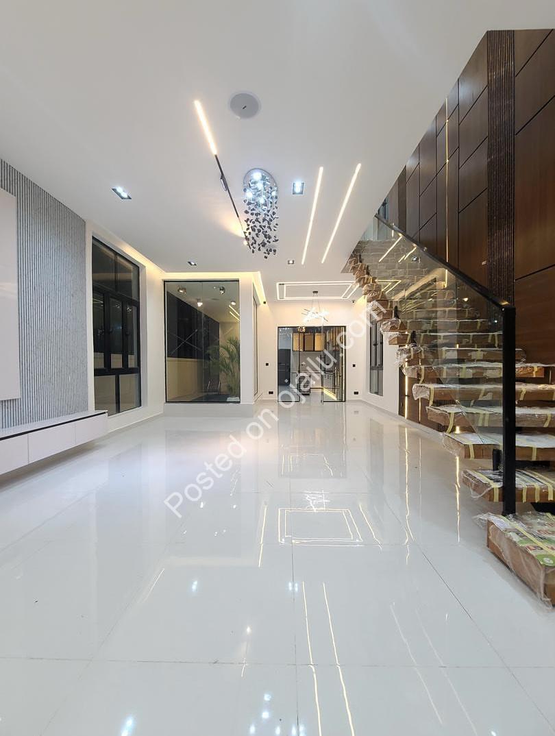 Luxury 5-Bedroom Estate with Private Pool in Ikota GRA