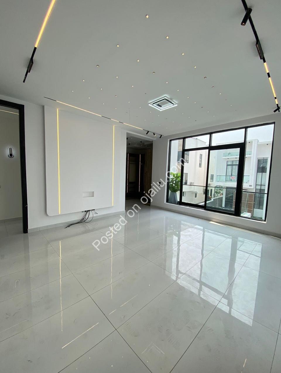 Exquisite 5-Bed Duplex in Prime Lekki | Brand New & Flood-Free