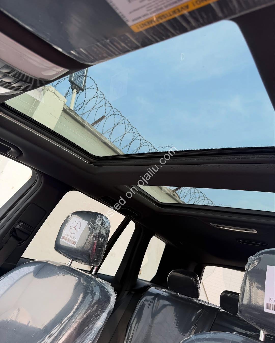 Luxury SUV: Power, Comfort & Prestige