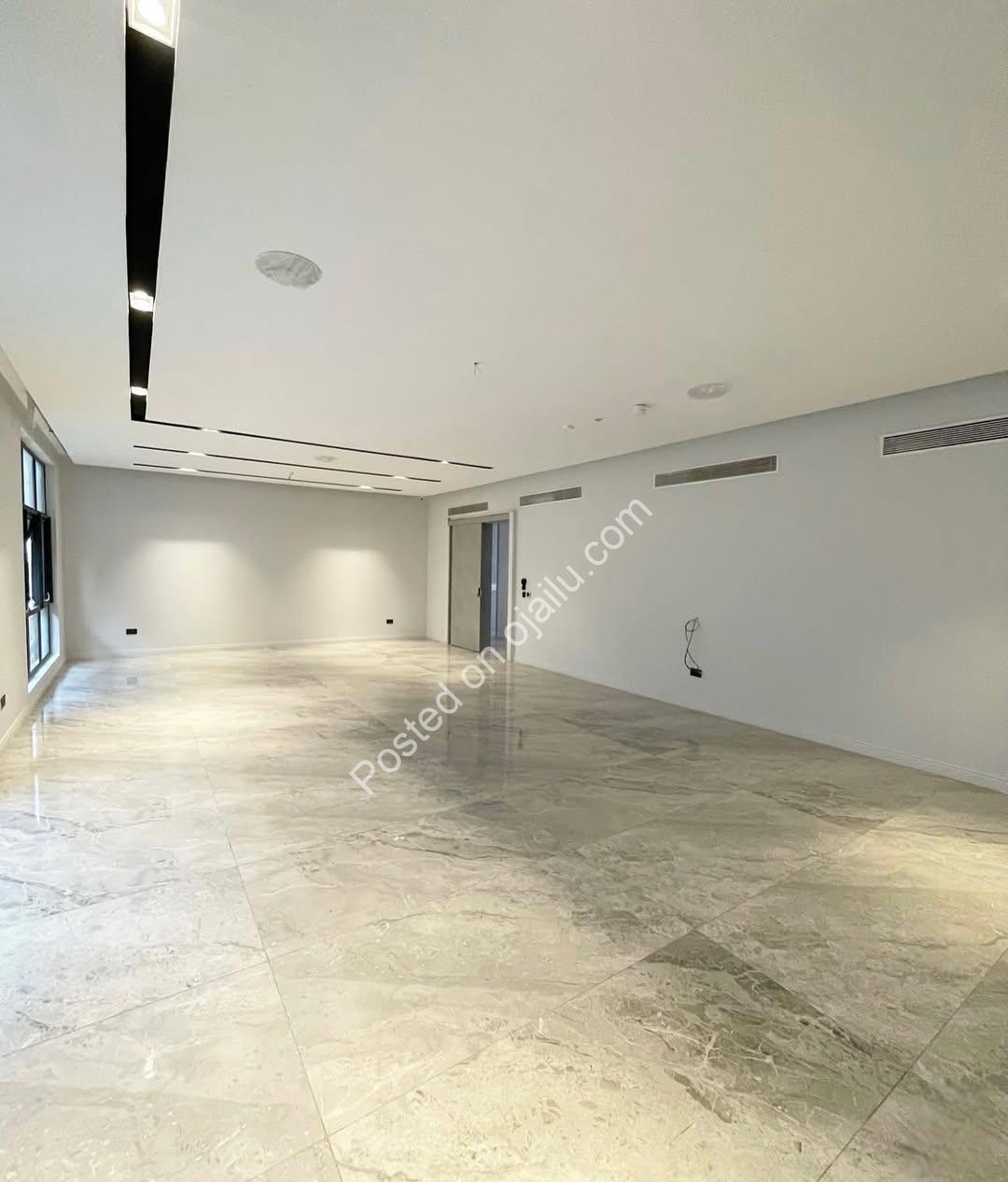 Ikoyi Oasis: 4-Bed Haven with Private Pool & Rooftop