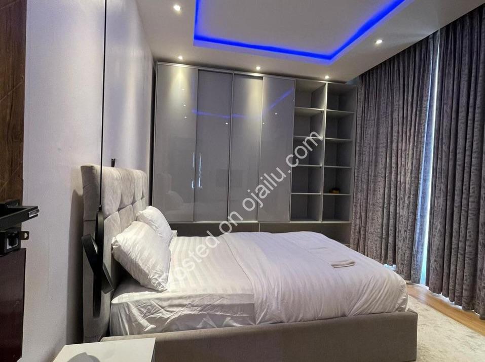 Lekki’s Masterpiece: 2-Bed Ensuite with Walk-In Closet