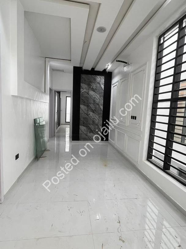 Chevron’s Crown Jewel: 5-Bed Duplex with Pool & BQ