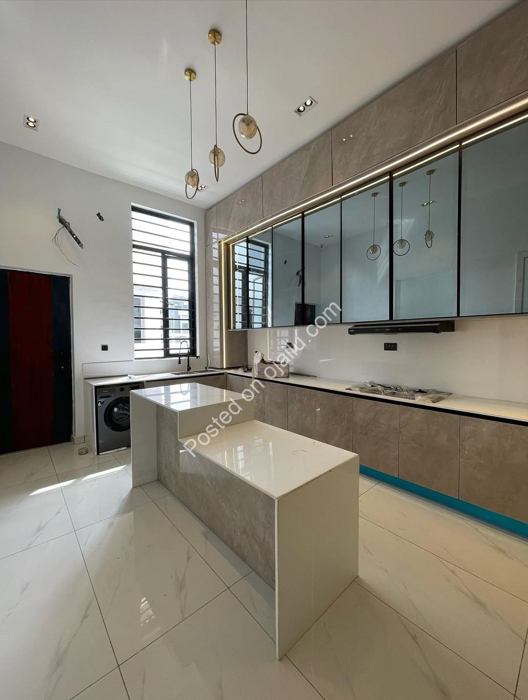 Lekki’s Grand 5-Bedroom Oasis with Resort-Style Pool