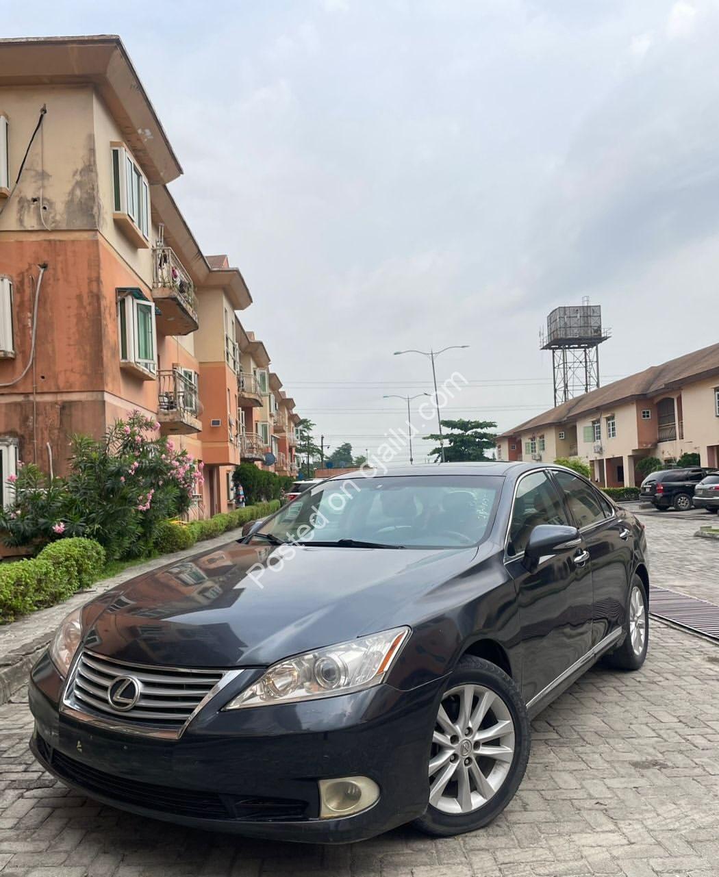 Luxury Lexus ES350: Sunroof & Tech for 13M Naira