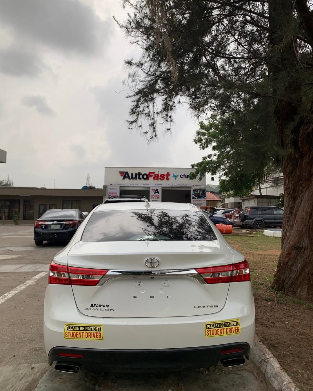 Luxury Loaded 2013 Avalon: Premium Features, Clean Title