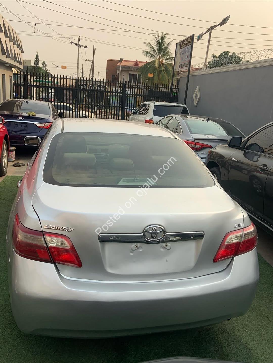 2009 Toyota Camry: Reliable & Affordable Luxury
