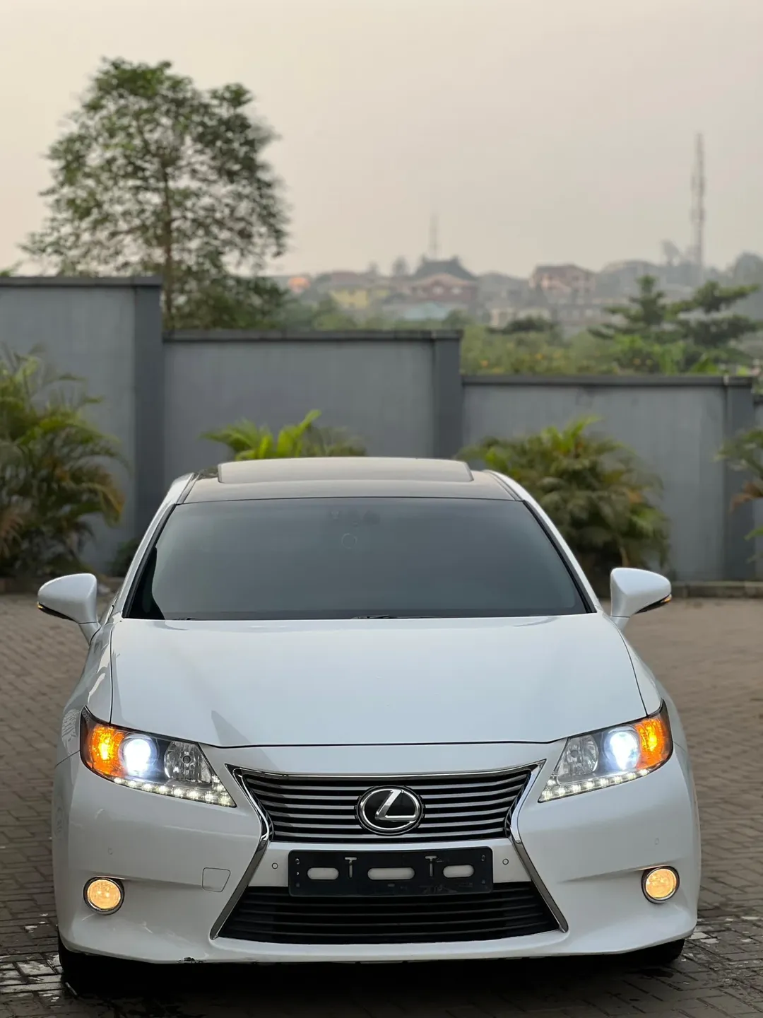 Luxury Lexus ES350: Drive Away in Excellence
