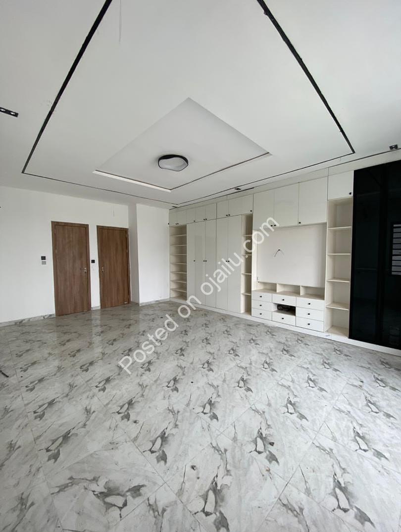 Lekki’s Finest: 4-Bedroom Duplex with BQ & Governors Consent