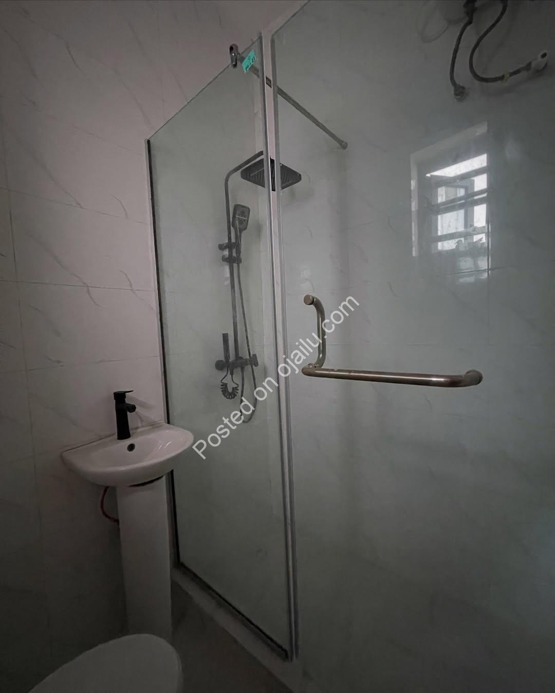 4-Bedroom Ologolo Haven: Luxury & Security in Lekki