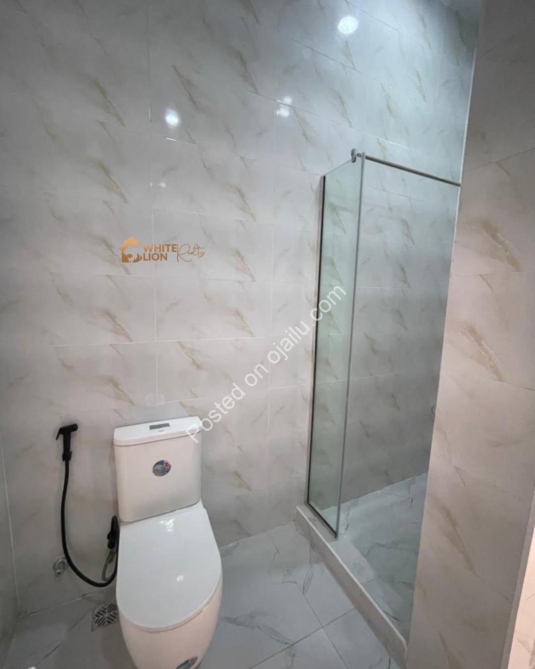 Elegant 4-Bedroom Haven in Prime Chevron, Lekki