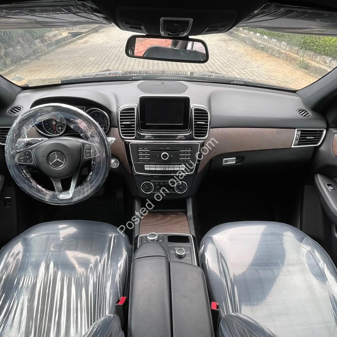 Luxury 4MATIC SUV: Full Option, Priced to Sell