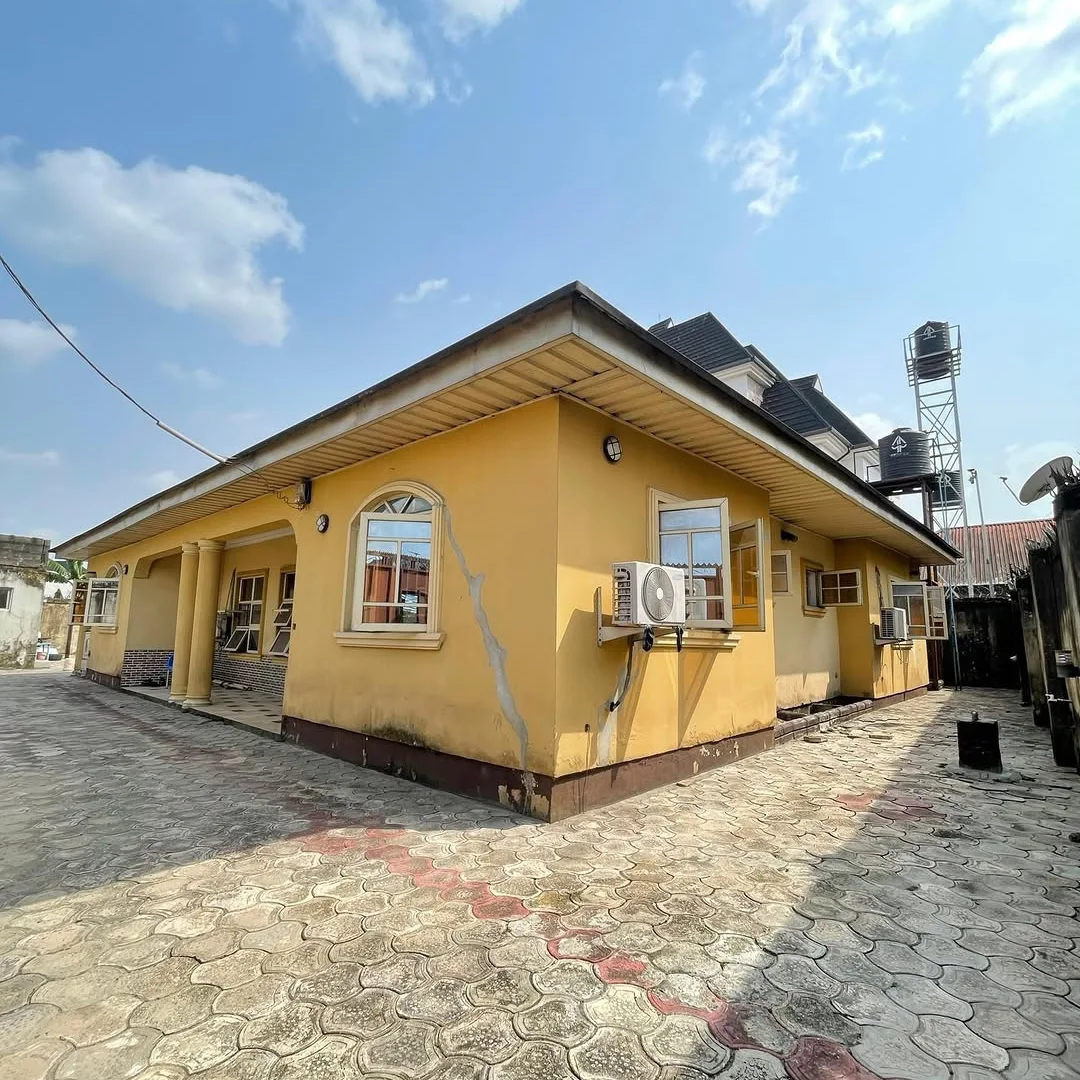 Spacious 4-Bed Bungalow on 1.5 Plots | Prime Location