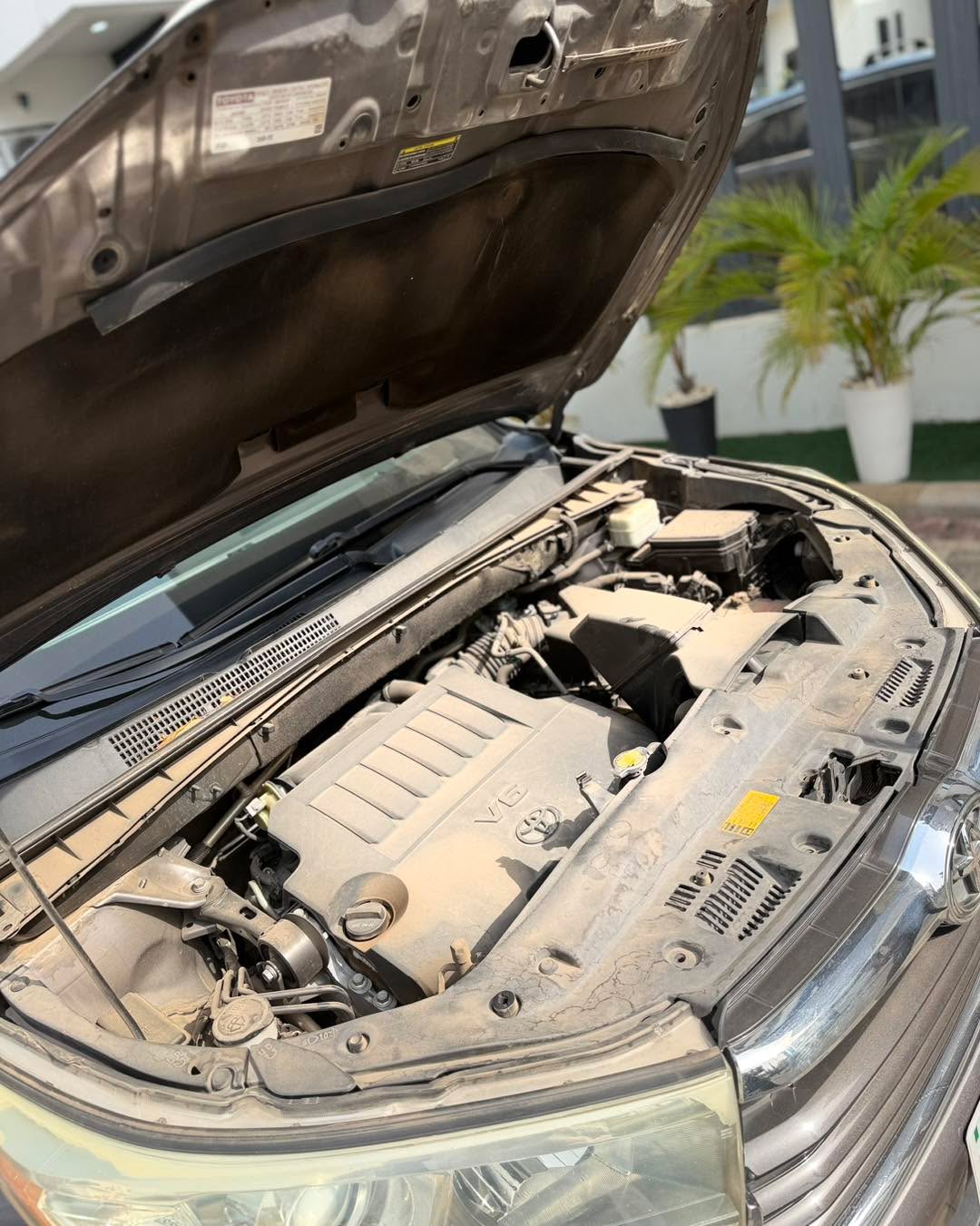 Luxury 2016 Toyota Highlander V6 – Pristine & Loaded