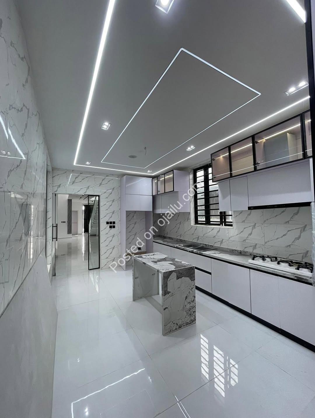 Grand 5-Bed Duplex with Pool & Gym in Lekki