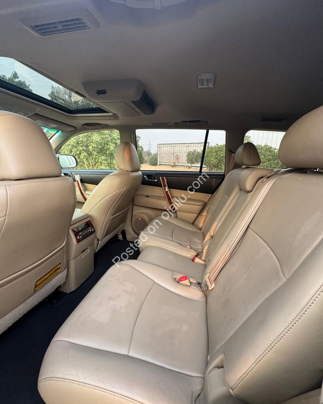 Luxury 2013 Toyota Highlander V6 – Abuja