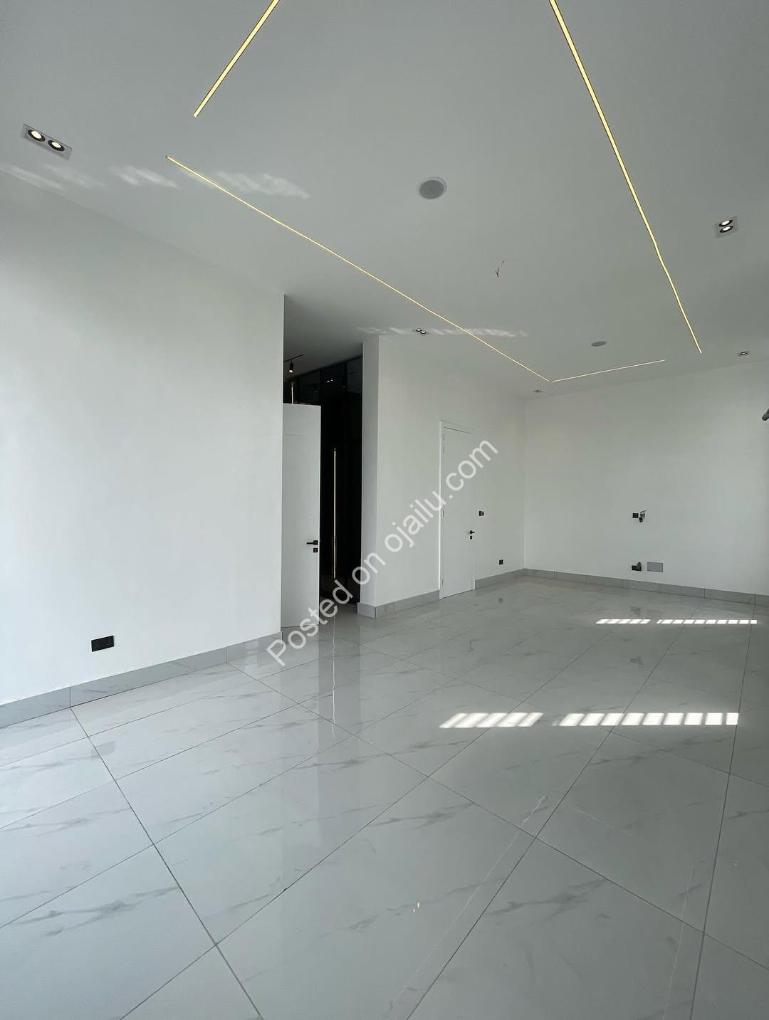 Lekki’s Grand 5-Bedroom Oasis with Resort-Style Pool