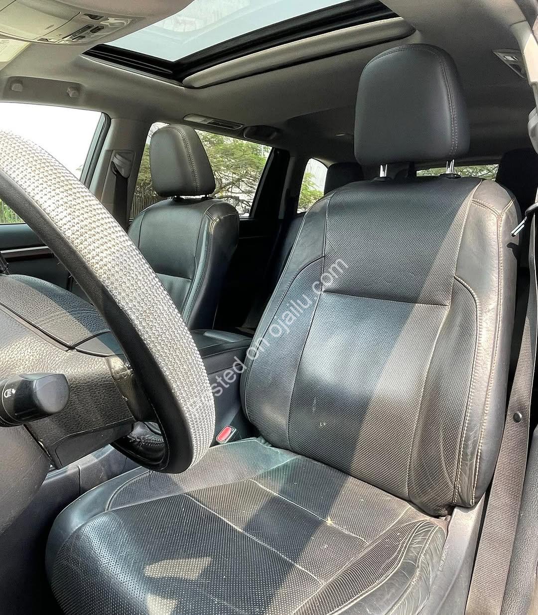 2019 Toyota Highlander XLE AWD: Sunroof & Tech-Loaded Luxury SUV