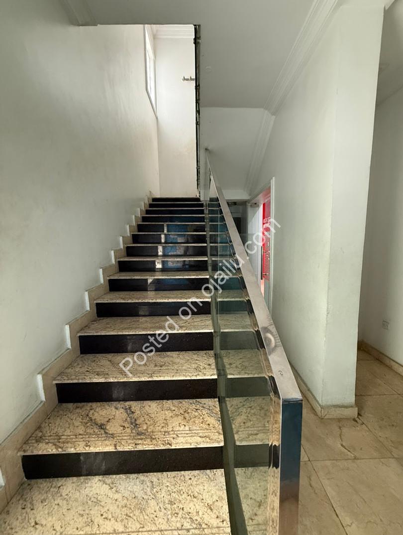 Lekki’s Ultimate 5-Bed Family Oasis with Pool