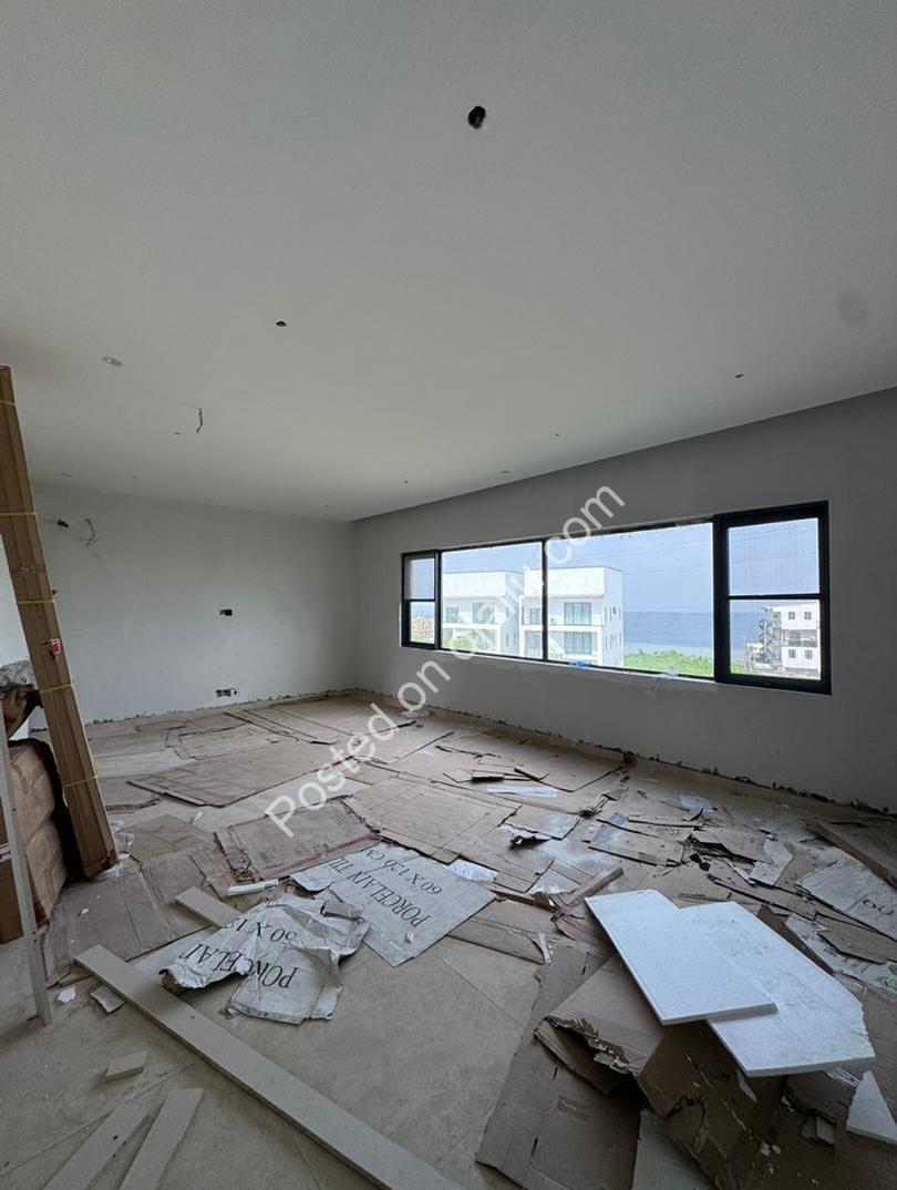 Old Ikoyi’s Grand 5-Bedroom Duplex, C of O