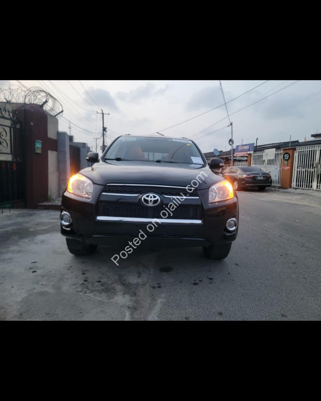 2012 Toyota RAV4 Limited: Premium & Pristine