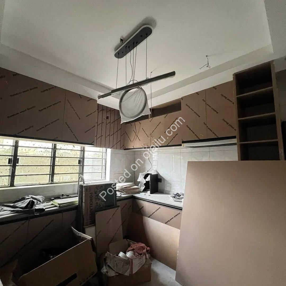 Exclusive 3-Bed Duplex with BQ in Serene Shell Estate