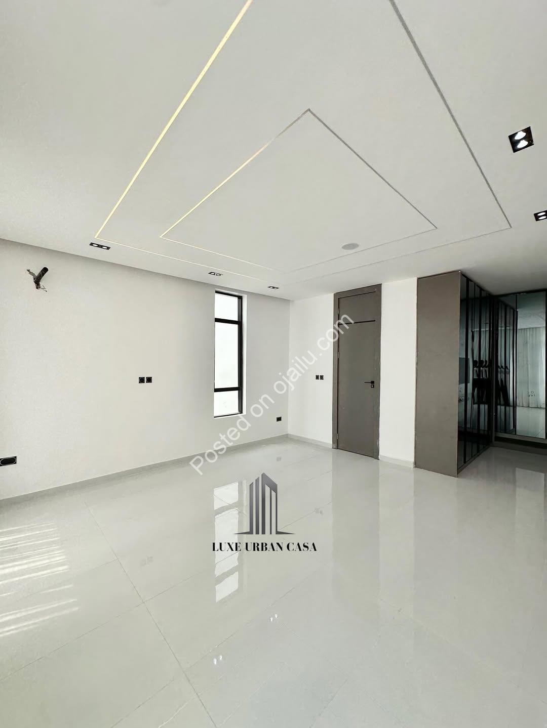 Chevron’s 5-Bedroom Oasis with Resort-Style Pool