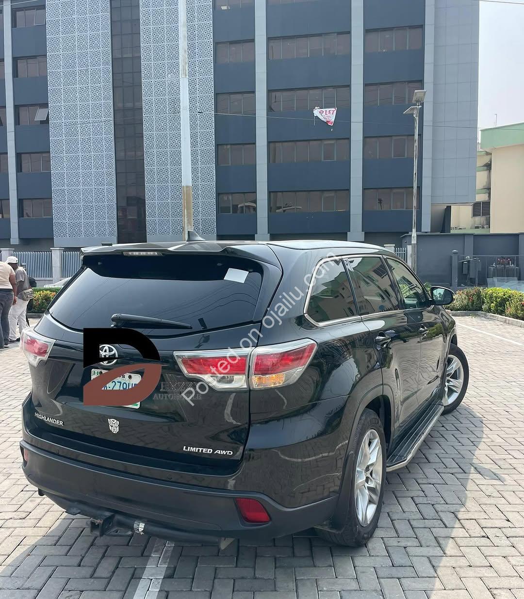 2019 Toyota Highlander XLE AWD: Sunroof & Tech-Loaded Luxury SUV