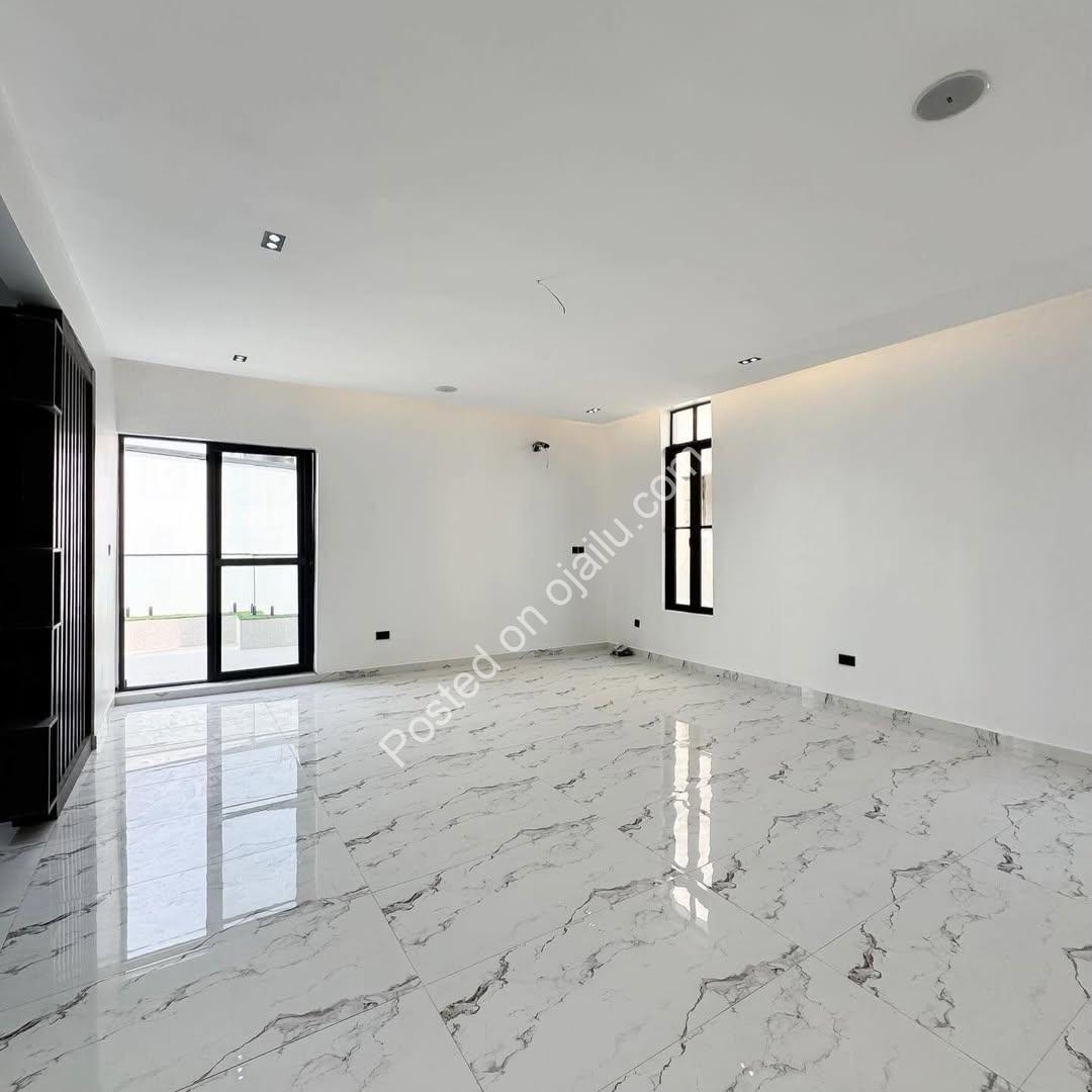 Lekki’s Ultimate 5-Bedroom Estate Oasis with Pool