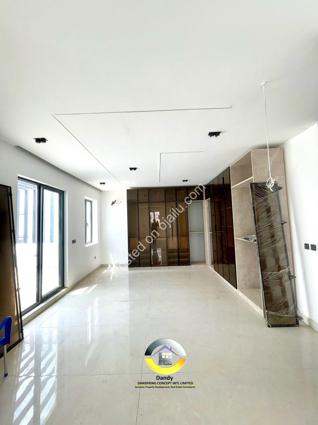 Lekki’s Ultimate 5-Bedroom Poolside Estate