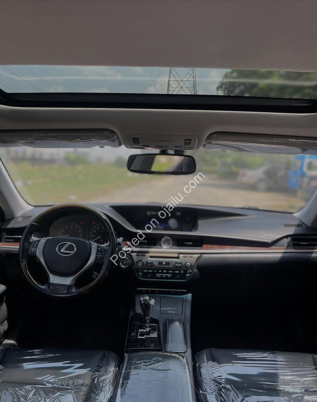 2015 Lexus ES350: Sunroof, Accident-Free Luxury