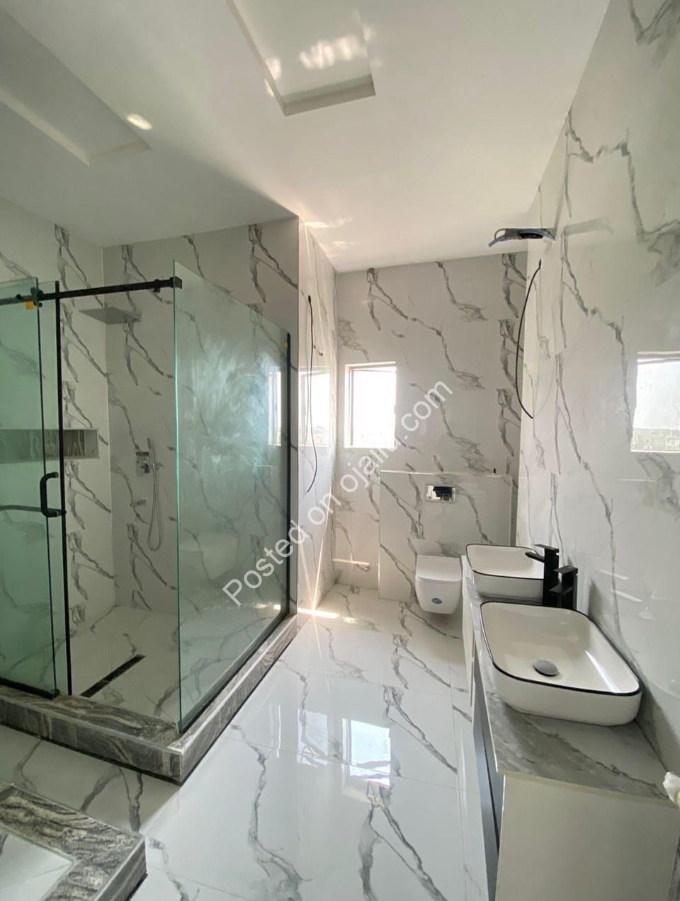 Lagos Dream Home: 5BR Duplex with Pool & Cinema