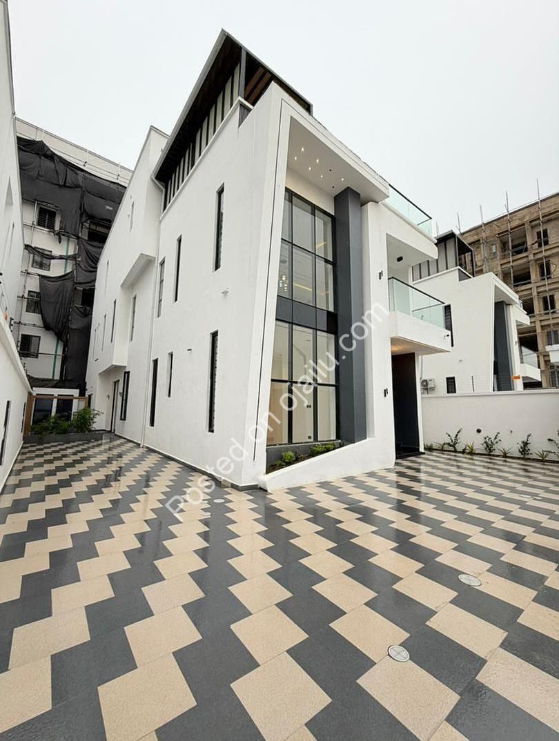 Lagos Luxury Estate: 5BR Duplex with Pool & Cinema