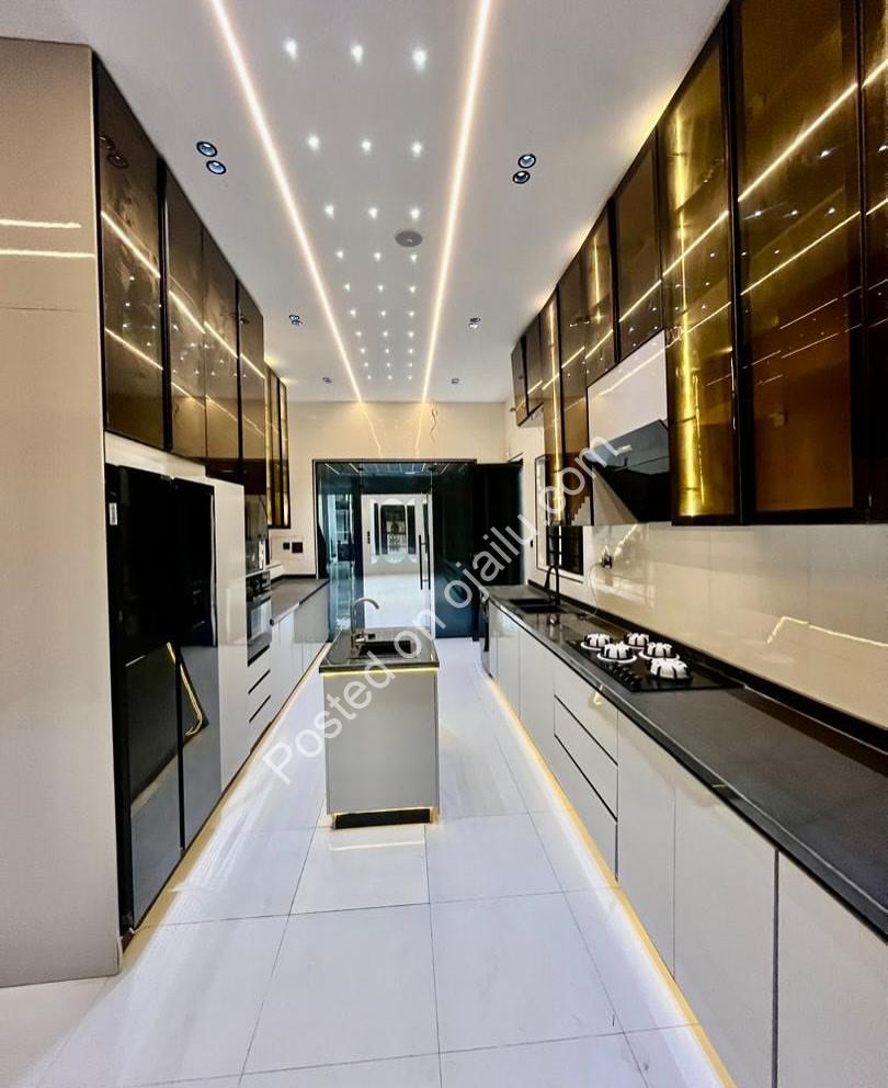 5-Bedroom Haven with Pool & Jacuzzi in Flood-Free Chevron