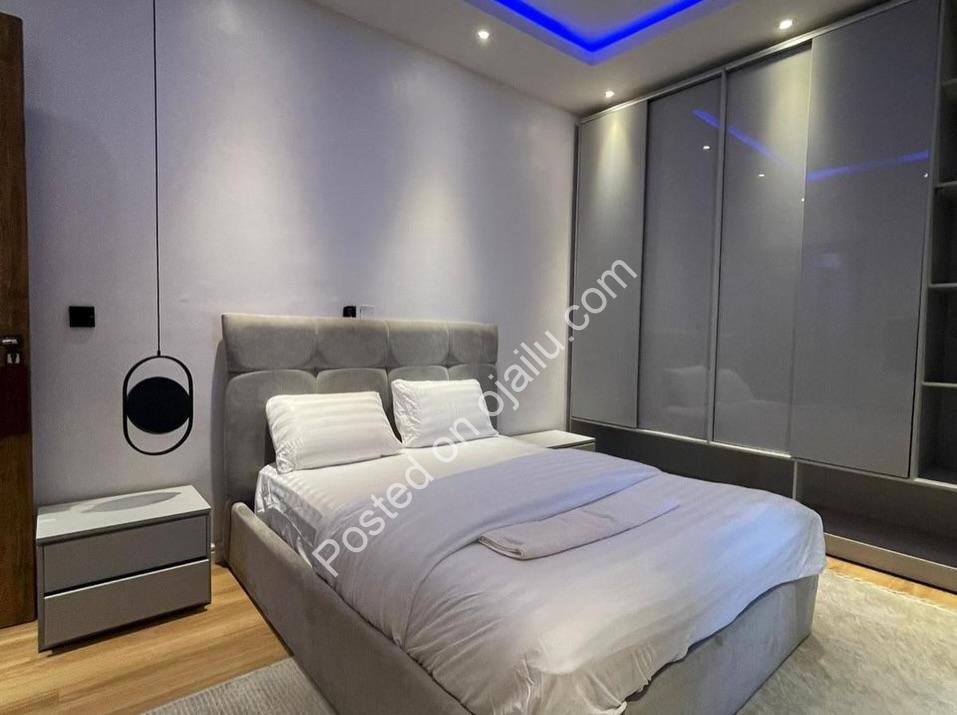 Lekki’s Masterpiece: 2-Bed Ensuite with Walk-In Closet