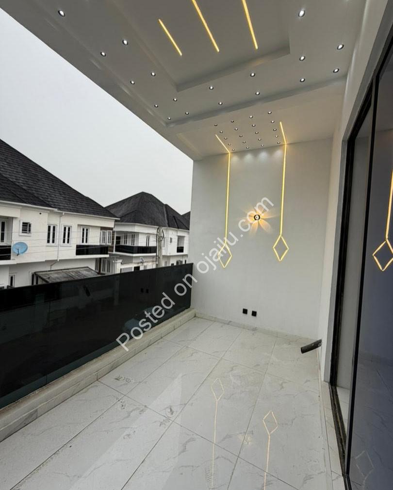 Exquisite 5-Bed VGC Haven with Pool & Luxury Finishes