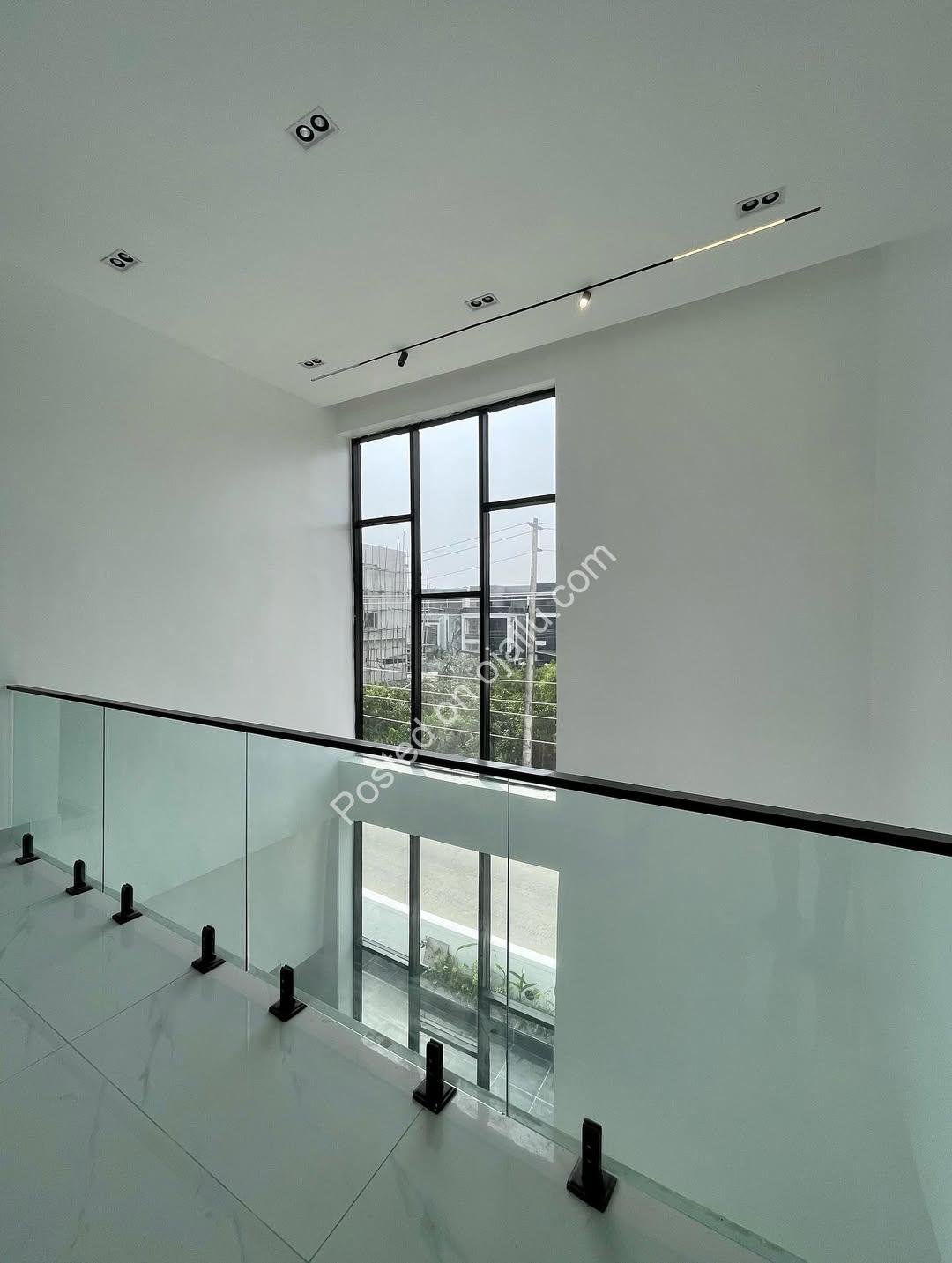 Lekki’s Grand 5-Bedroom Oasis with Resort-Style Pool