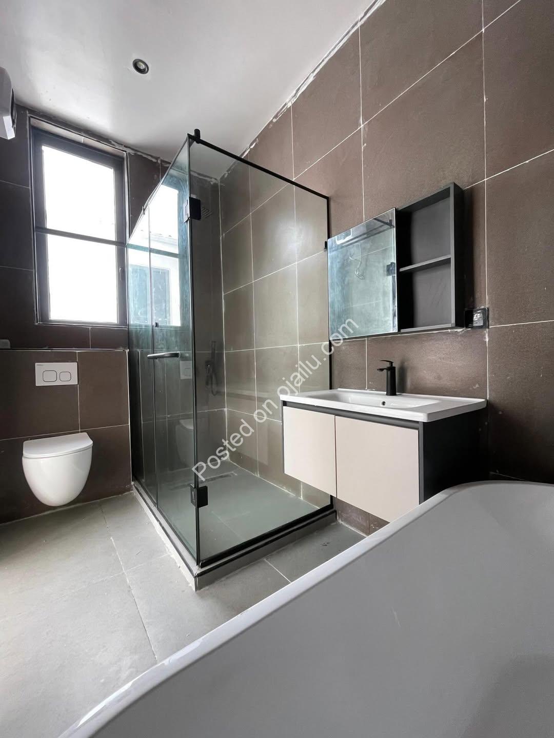 Lekki’s Finest: 5-Bedroom Palace with Pool & Privacy