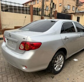 2009 Toyota Corolla: Luxury & Tech