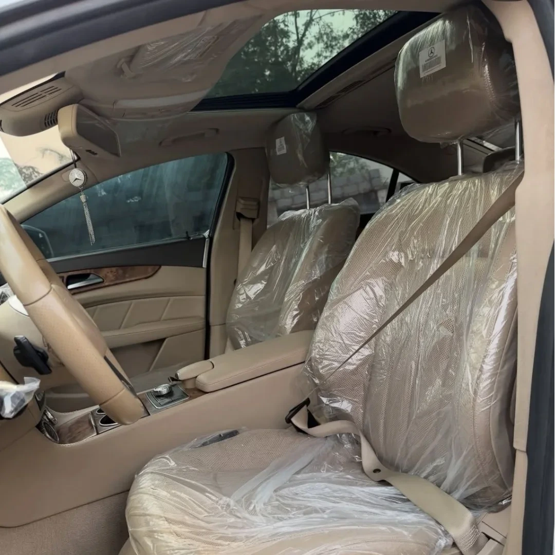 Sleeper Luxury: 402HP V8, 0-100 in 5.1s