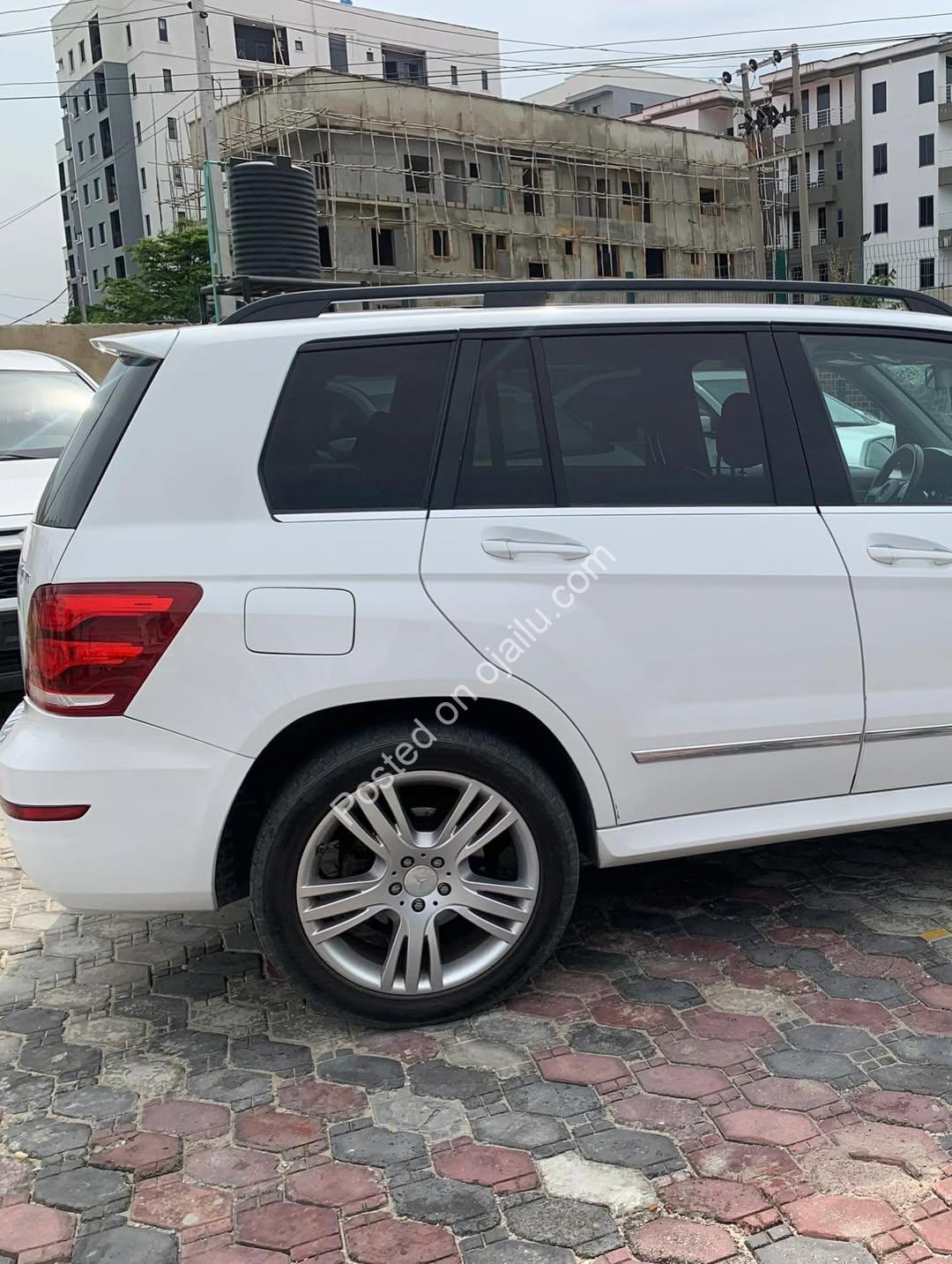 Luxury 2015 GLK350: Panoramic Roof, Full Option