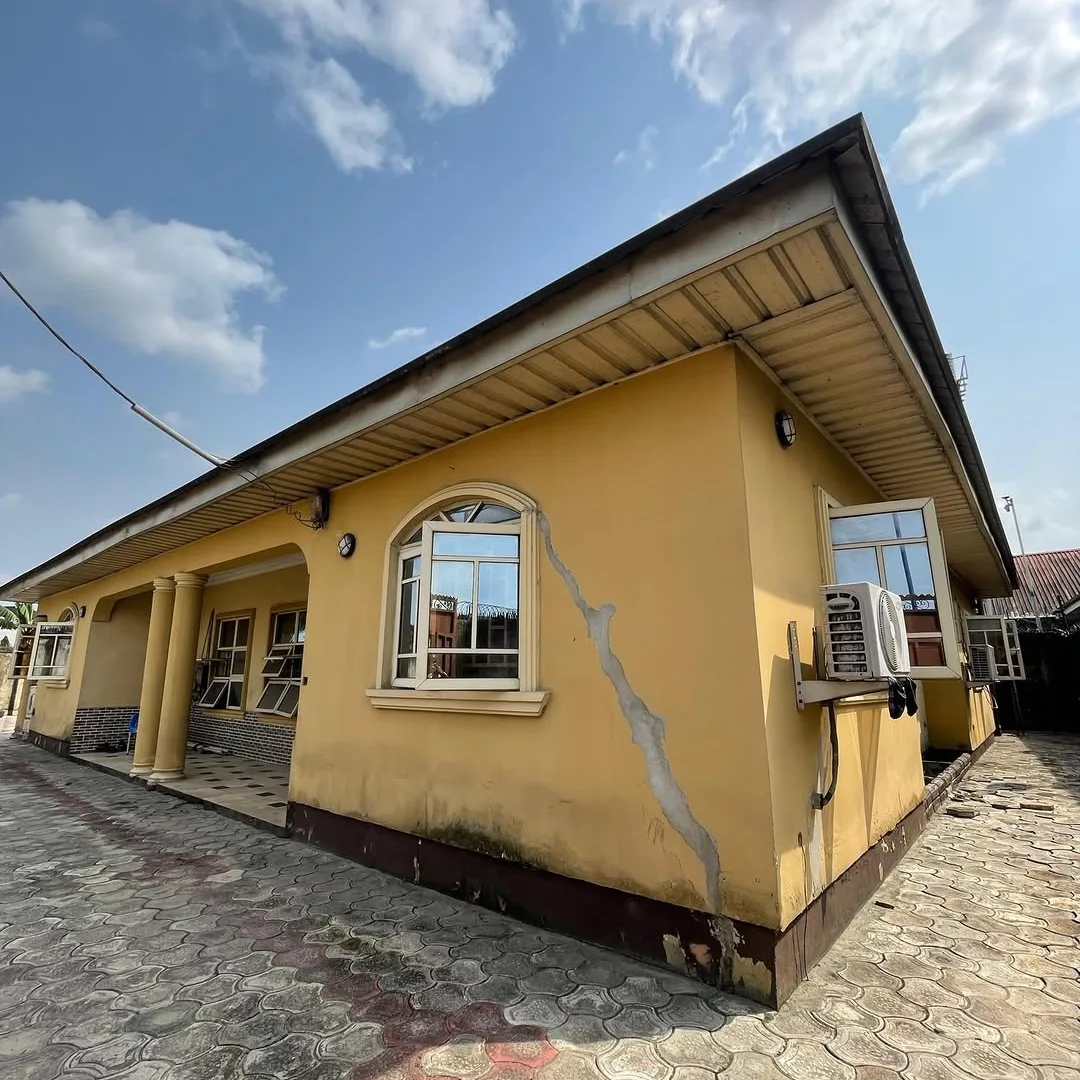 Spacious 4-Bed Bungalow on 1.5 Plots | Prime Location