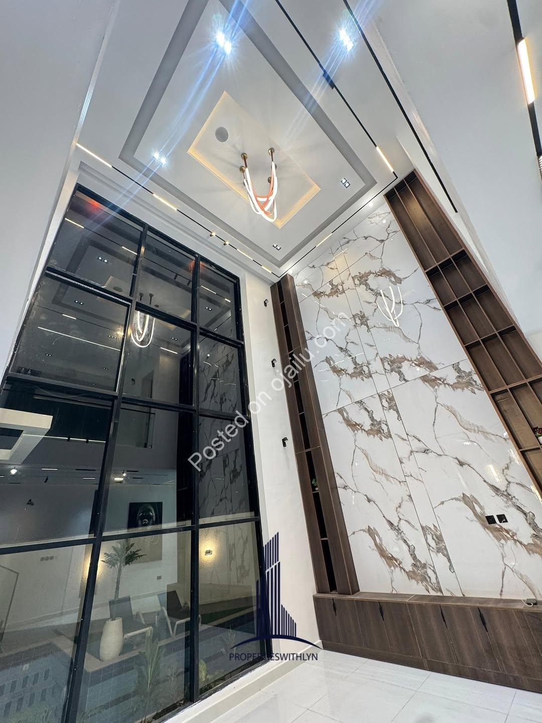 Ultimate 5-Bed Estate: Pool, Gym & Cinema in Lekki