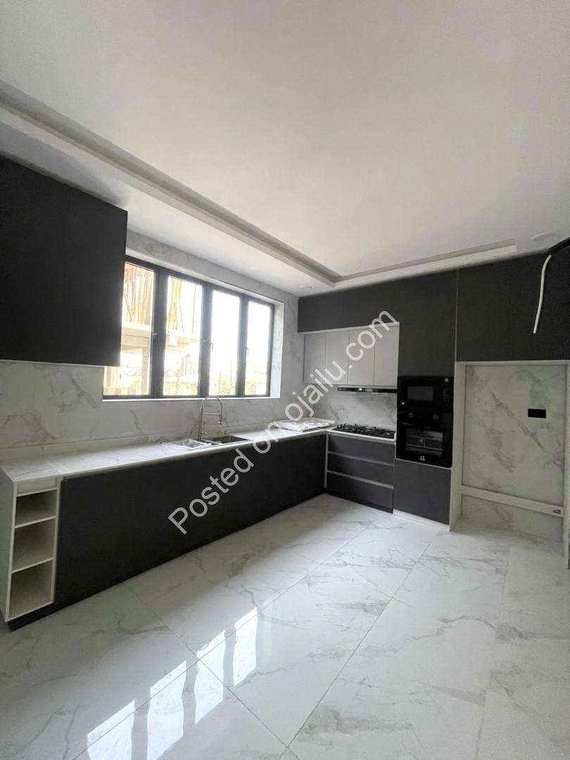 Lekki Phase 1: 5-Bed Terrace Duplex in Gated Estate